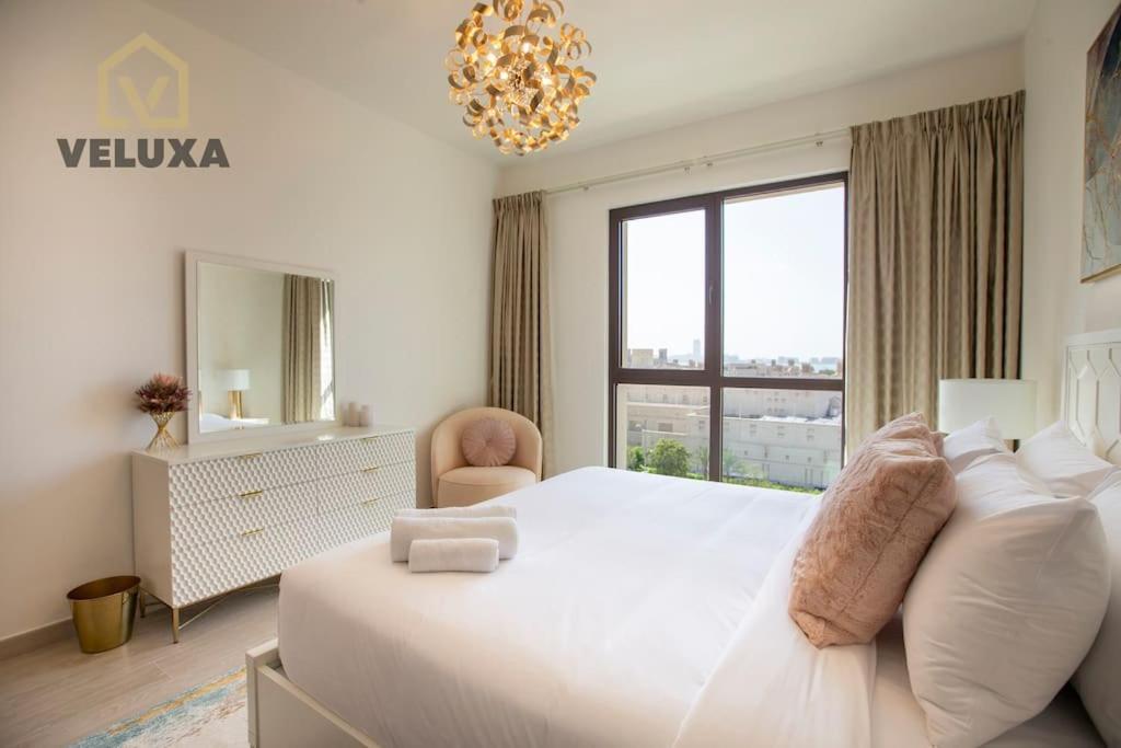 Veluxa - Luxury And Bright 1 Bedroom Apartment, Burj View! Dubai Exterior foto