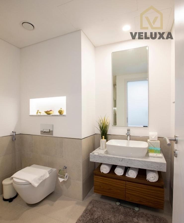 Veluxa - Luxury And Bright 1 Bedroom Apartment, Burj View! Dubai Exterior foto